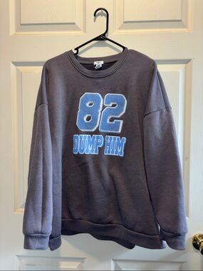 Rue21 Gray Crewneck Sweatshirt with Blue 82 + "DUMP HIM" Graphic